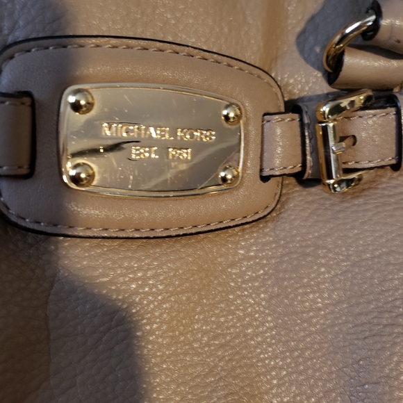 Michael Kors taupe leather gold studded Hamilton - Picture 7 of 10